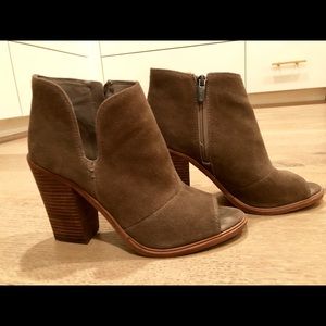 Vince Camuto Peep toe booties